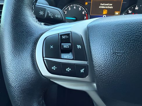 Used 2022 Ford Explorer XLT w/ Equipment Group 202A AWD/4WD image 17