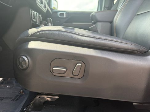 Used 2024 Jeep Wrangler Unlimited Sahara w/ Technology Group AWD/4WD image 15