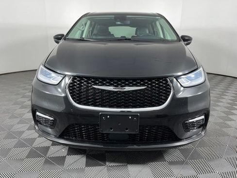 Used 2023 Chrysler Pacifica Touring-L FWD image 5
