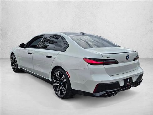 Certified 2025 BMW 760i xDrive AWD/4WD image 8