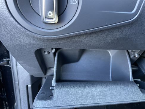 Used 2018 Volkswagen Tiguan SE w/ Panoramic Sunroof Package image 44