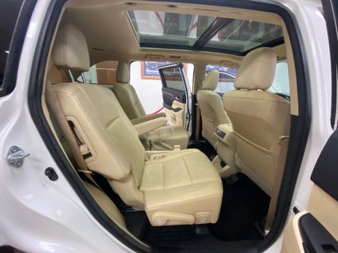 Used 2016 Toyota Highlander Limited Platinum image 12