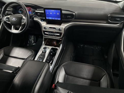 Used 2022 Ford Explorer XLT w/ Equipment Group 202A image 12