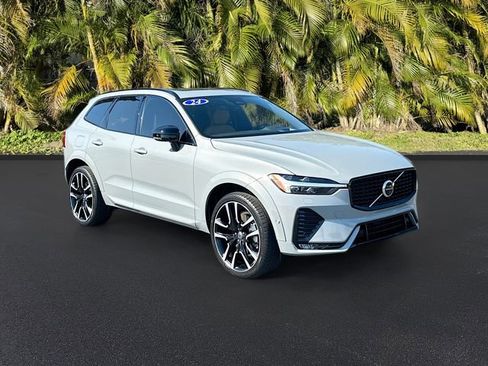 Used 2024 Volvo XC60 B5 Ultimate w/ Protection Package Premier image 2