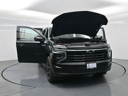 Used 2025 Chevrolet Suburban RST image 25