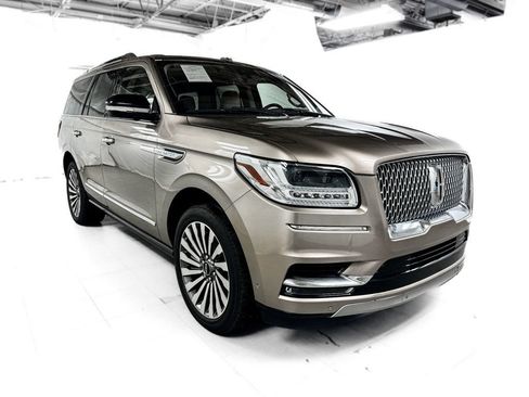 Used 2018 Lincoln Navigator Reserve w/ Technology Package AWD/4WD image 8