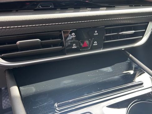 New 2026 Volkswagen Atlas SE FWD image 17