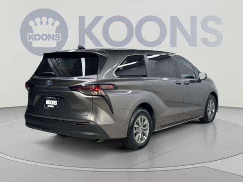 Used 2024 Toyota Sienna LE FWD image 20