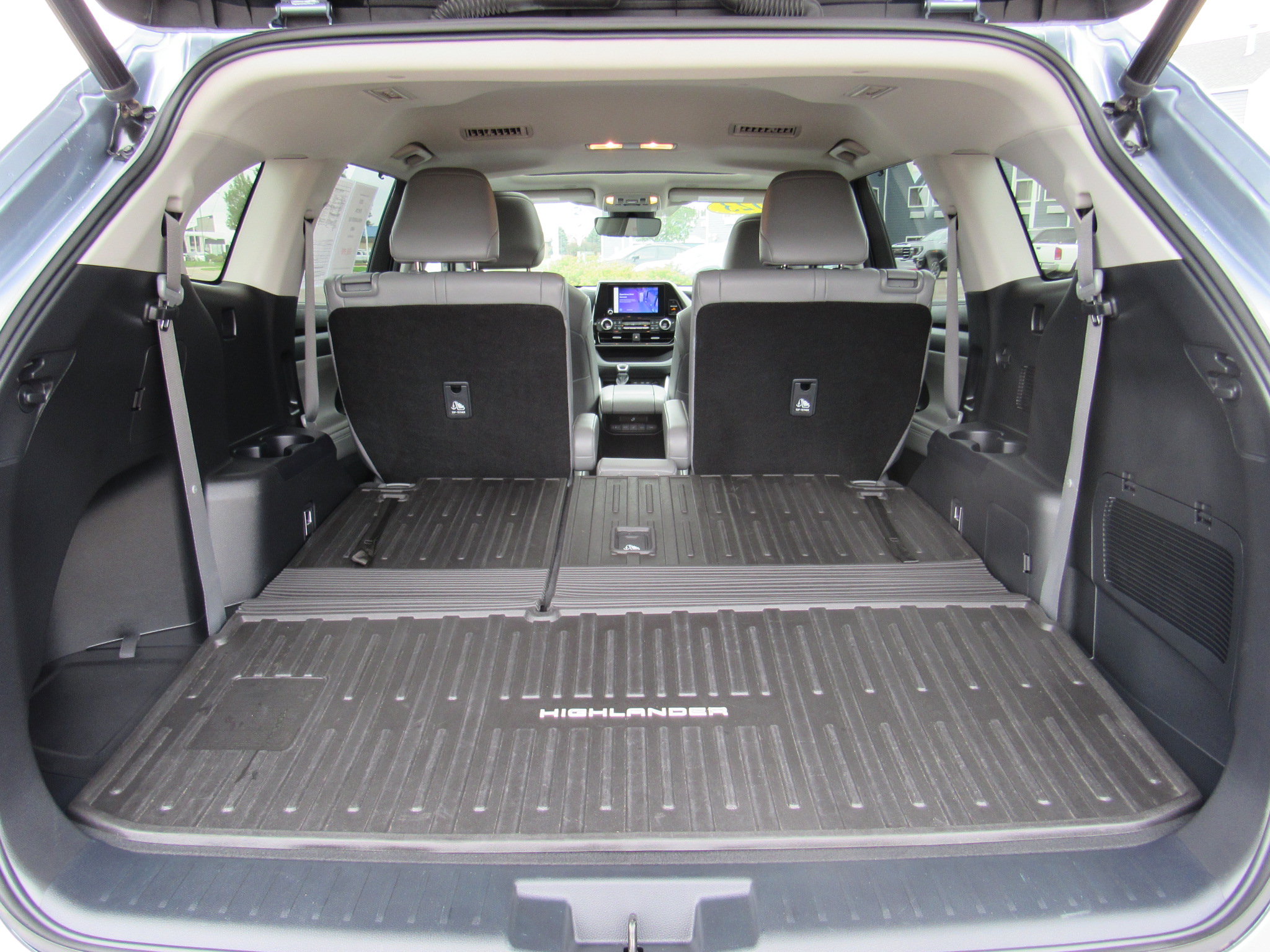 Used 2023 Toyota Highlander XLE AWD/4WD image 42