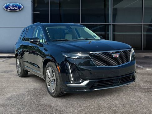 Used 2024 Cadillac XT6 Premium Luxury w/ Technology Package FWD image 2