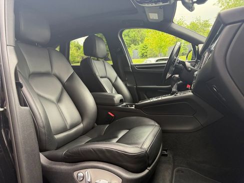 Certified 2020 Porsche Macan AWD/4WD image 16