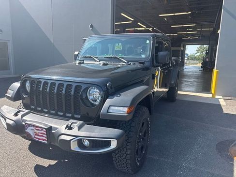 Used 2023 Jeep Gladiator Sport AWD/4WD image 2