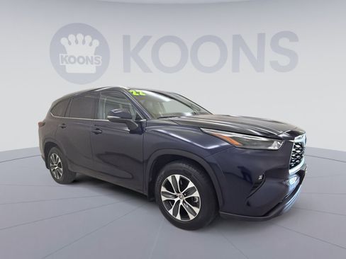 Used 2022 Toyota Highlander XLE AWD/4WD image 12