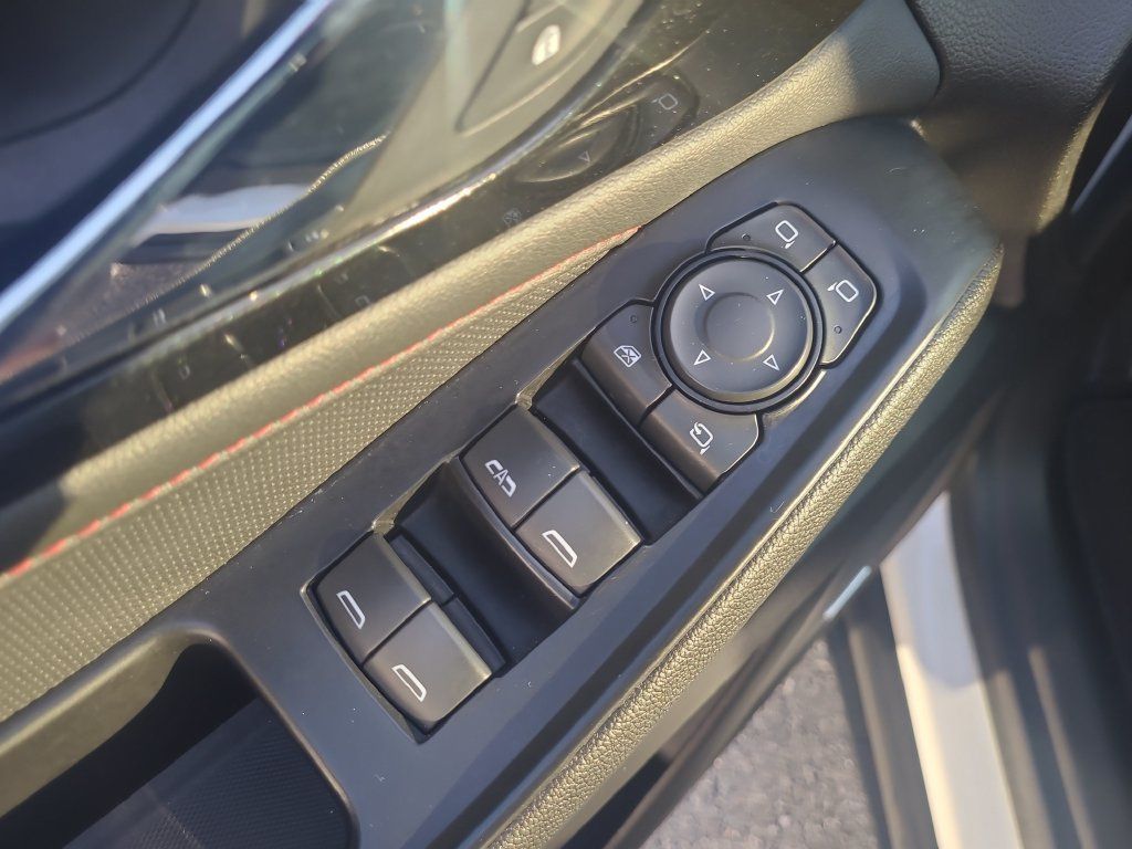Used 2023 Chevrolet Traverse RS AWD/4WD image 25