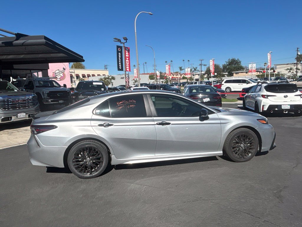 Used 2022 Toyota Camry SE w/ Carpet Mat Package (TMS) FWD image 3