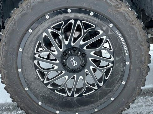 Used 2017 Nissan Titan SL w/ Chrome Package image 12