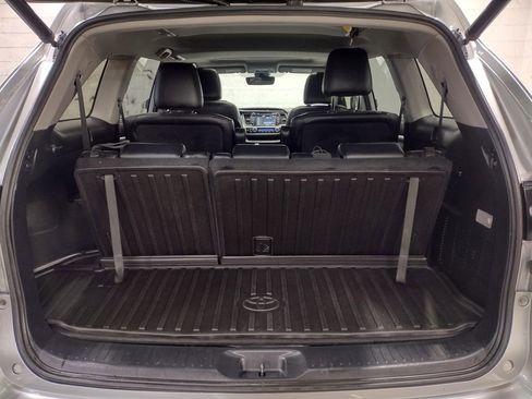 Used 2019 Toyota Highlander Limited image 17