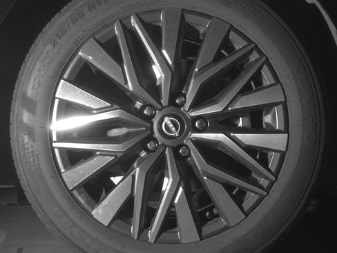 Used 2025 Nissan Altima 2.5 SV FWD image 13