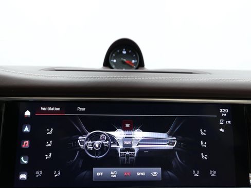 Used 2022 Porsche Panamera image 37