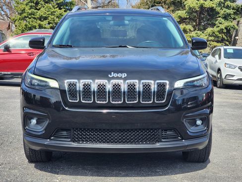 Used 2019 Jeep Cherokee Latitude Plus w/ Cold Weather Group AWD/4WD image 2