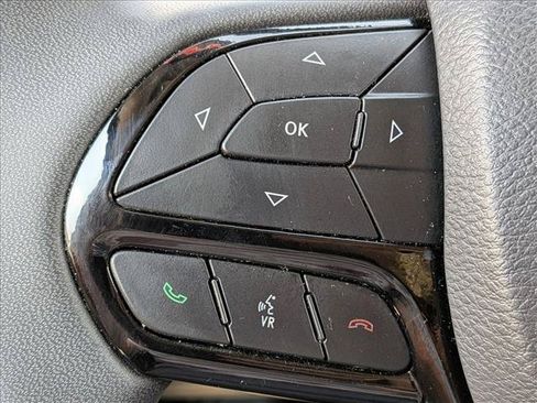 Used 2021 Jeep Cherokee Latitude Plus AWD/4WD image 11