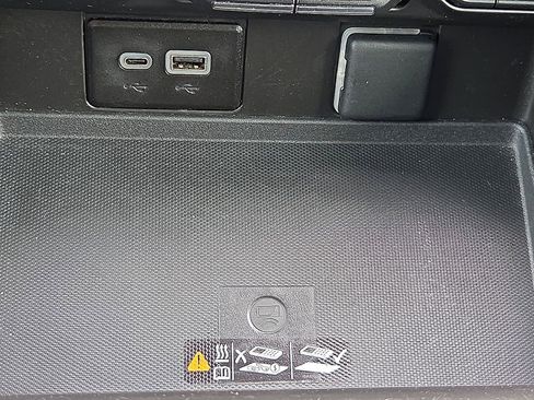 Used 2023 Chevrolet Suburban Premier AWD/4WD image 18