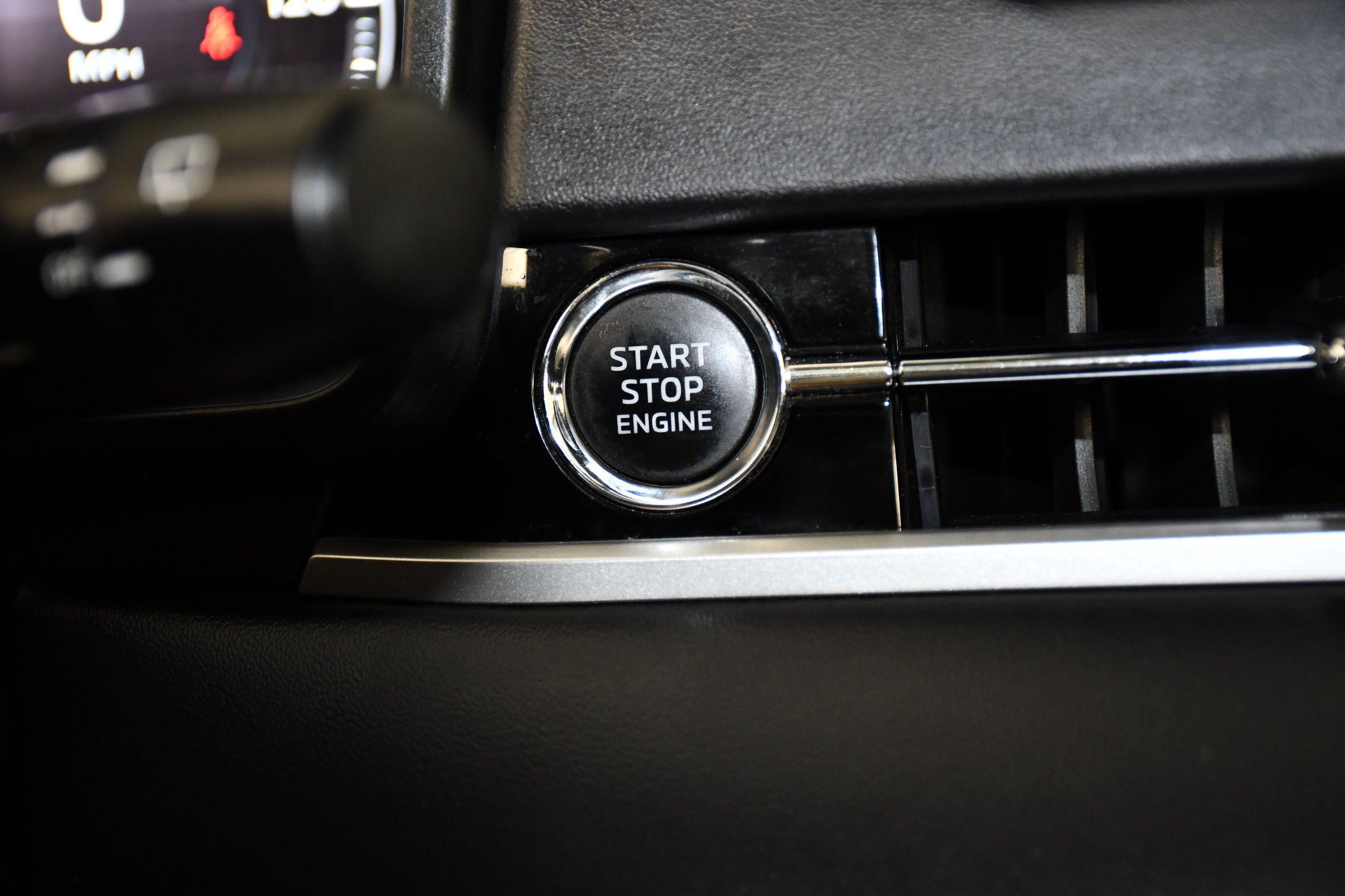Used 2023 Mitsubishi Outlander SE AWD/4WD image 25