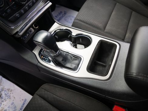 Used 2021 Jeep Grand Cherokee Laredo image 18