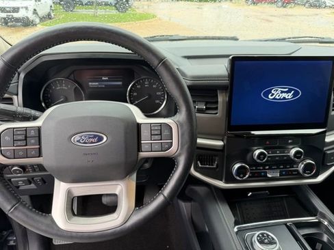 Used 2023 Ford Expedition XLT RWD image 12