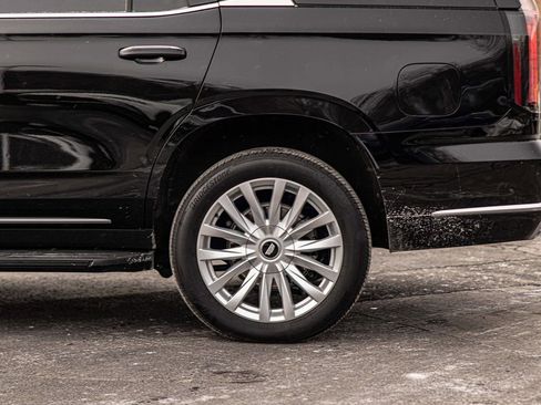 Used 2025 Cadillac Escalade Luxury image 8