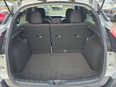 Used 2019 Nissan Kicks S FWD image 10