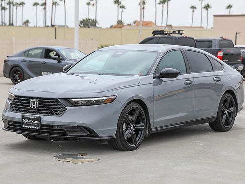 Used 2025 Honda Accord Sport image 3