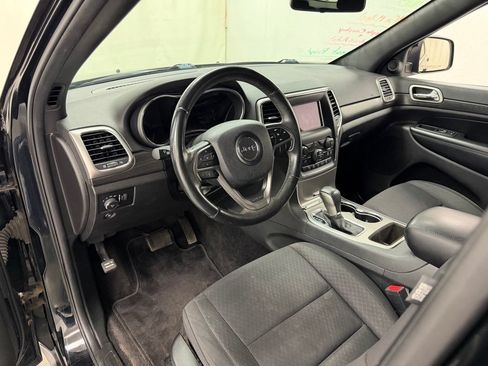 Used 2018 Jeep Grand Cherokee Laredo AWD/4WD image 20