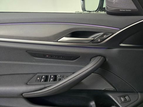 Used 2022 BMW 530i xDrive w/ M Sport Package image 10