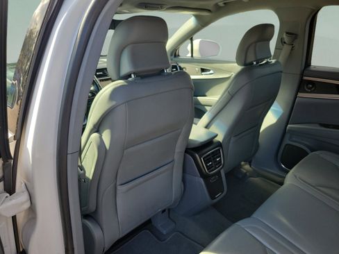 Used 2019 Lincoln Nautilus Reserve w/ Driver Assistance Package image 9