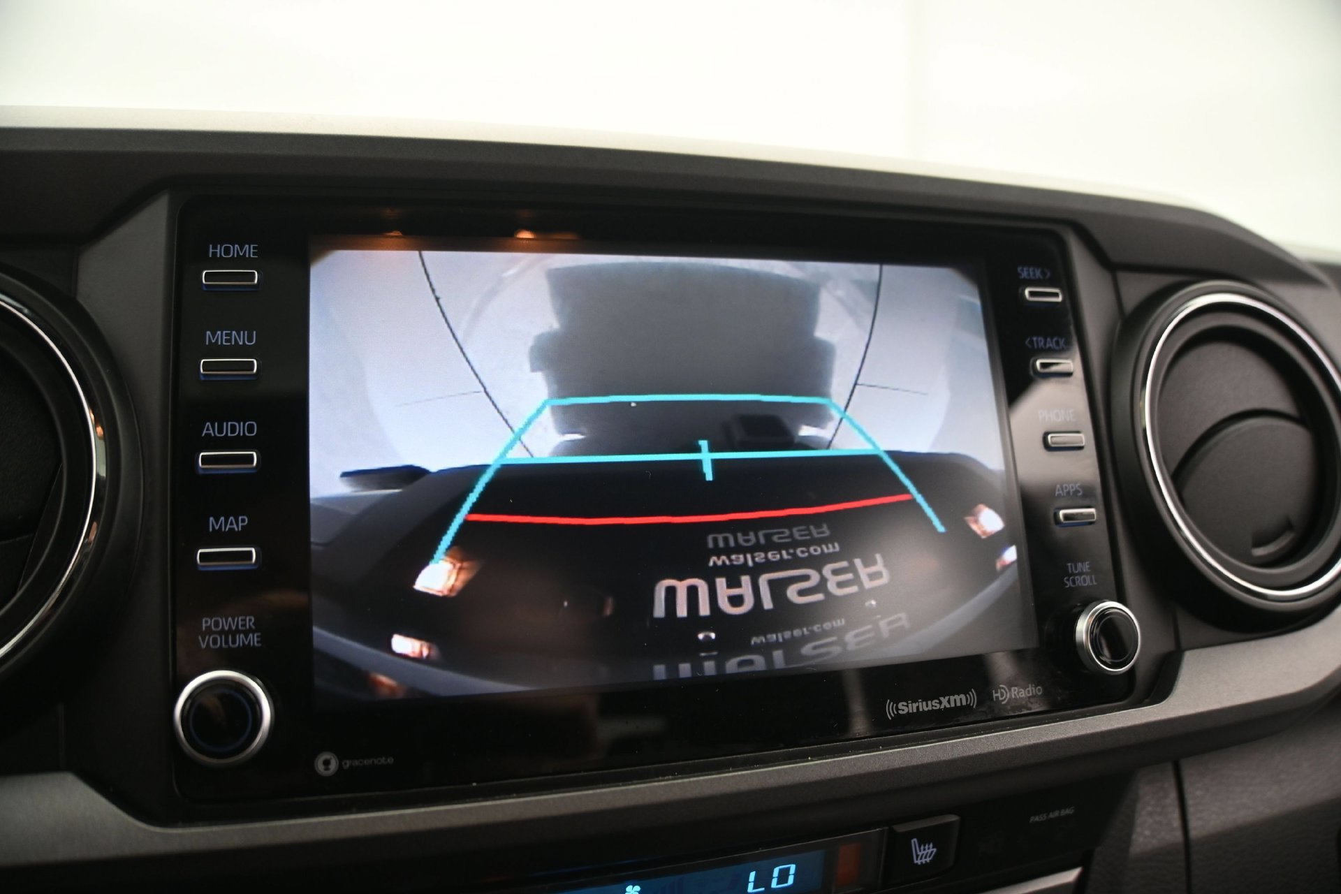 Used 2020 Toyota Tacoma TRD Sport AWD/4WD image 25