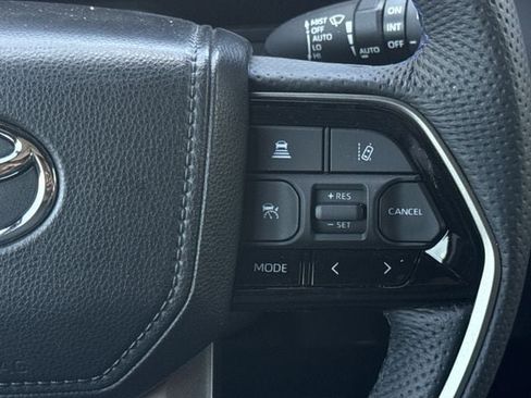 Used 2026 Toyota Sequoia Platinum AWD/4WD image 15