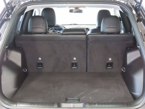 Used 2020 Jeep Cherokee Latitude Plus FWD image 18
