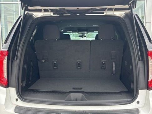 Used 2022 GMC Yukon SLE w/ Gmc Pro Safety Plus Package AWD/4WD image 19