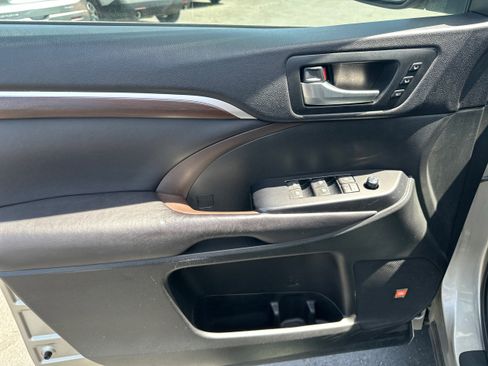 Used 2016 Toyota Highlander Limited AWD/4WD image 20