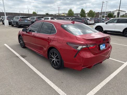 Used 2023 Toyota Camry SE image 3