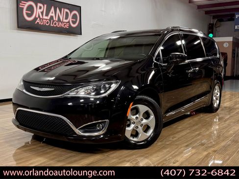 Used 2017 Chrysler Pacifica Touring-L Plus image 1