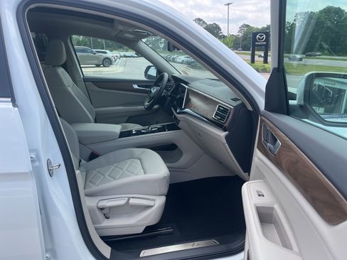 New 2026 Volkswagen Atlas SE FWD image 32
