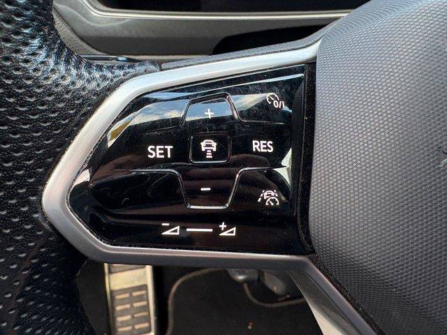 Used 2023 Volkswagen Tiguan SE R-Line FWD image 8