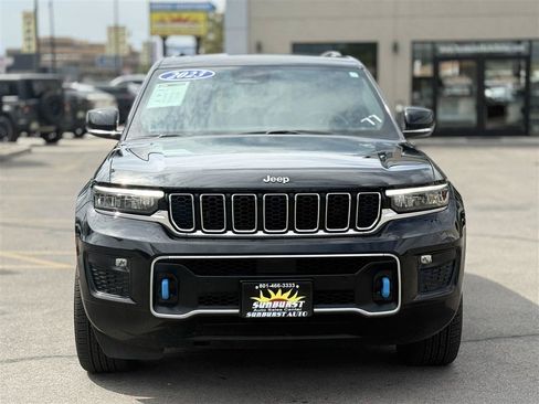 Used 2023 Jeep Grand Cherokee Overland w/ Luxury Tech Group IV AWD/4WD image 2