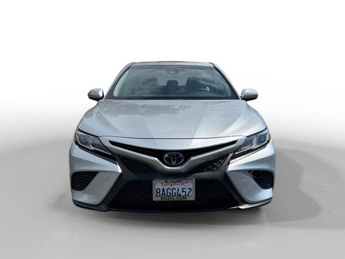 Used 2018 Toyota Camry SE w/ Moonroof Package FWD image 8