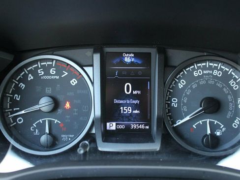 Used 2022 Toyota Tacoma TRD Sport AWD/4WD image 22