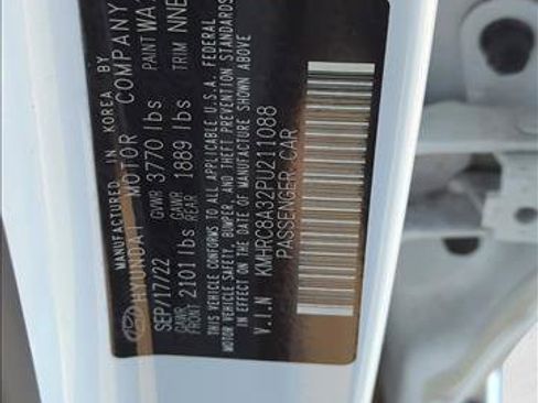 Used 2023 Hyundai Venue Limited image 28