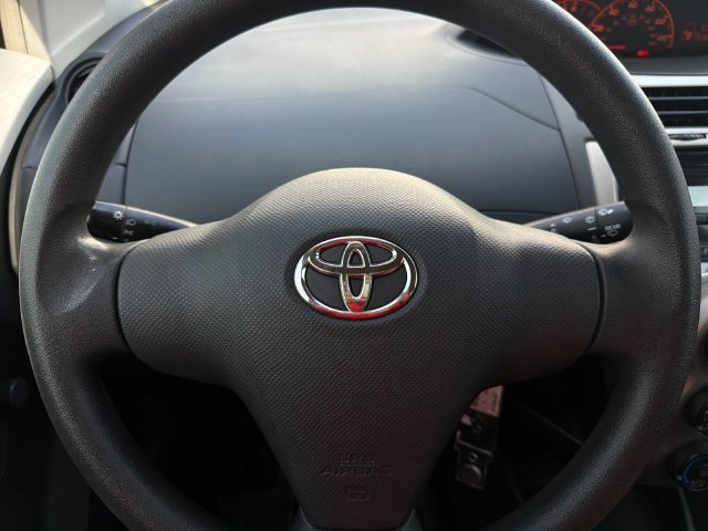 Used 2011 Toyota Yaris 2-Door Hatchback w/ Convenience Pkg FWD image 19