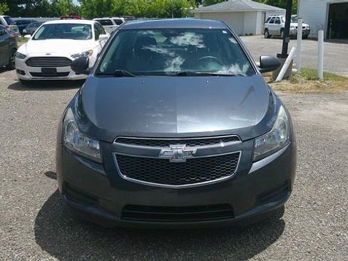 Used 2013 Chevrolet Cruze LS FWD image 2